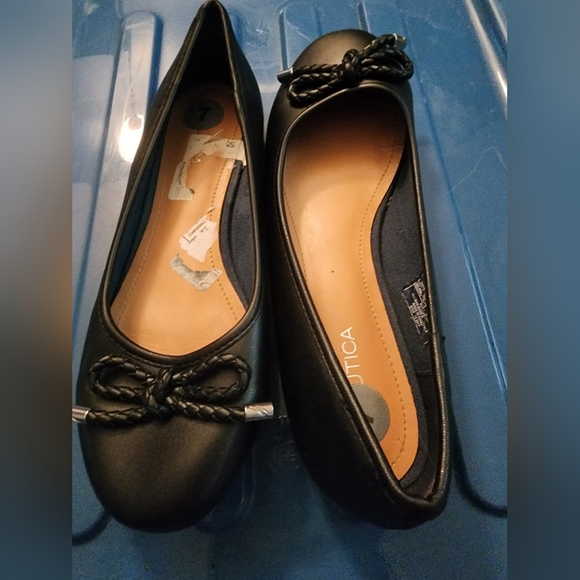 Flats - Picture 2 of 3